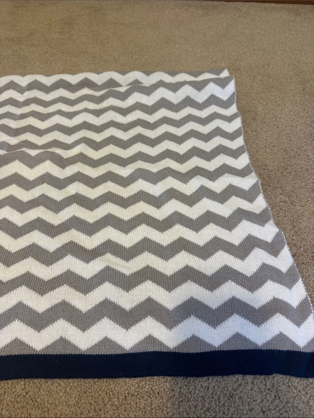 Chevron Knit Throw Blanket - Gray and White